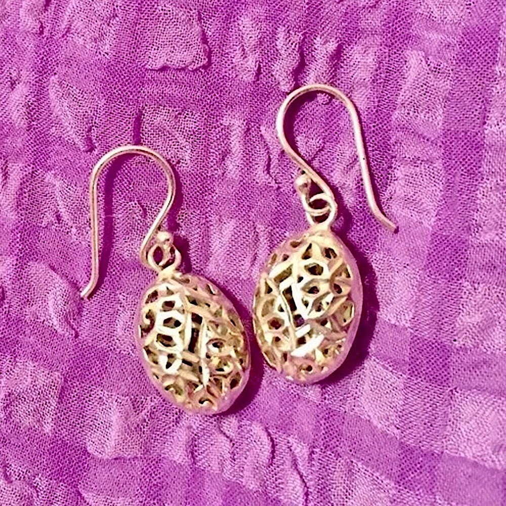 🌸Sterling Silver Laser Cut Egg Earrings🌸